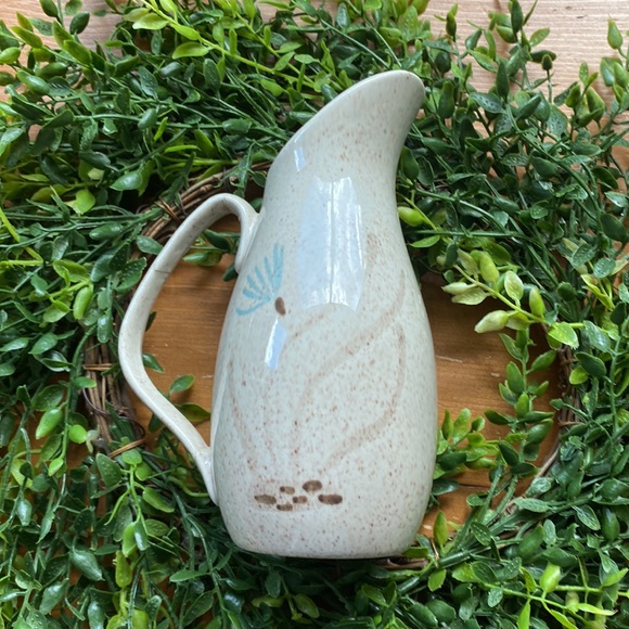 Vintage Red Wing Bob White Pattern 7.5" Cream Pitcher - Picture 2 of 6